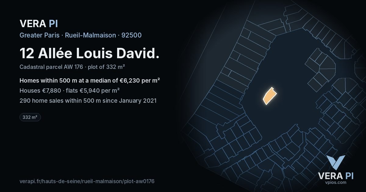 12 Allée Louis David, Rueil-Malmaison at night – the plot lit, the parcels around coloured by the prices near them