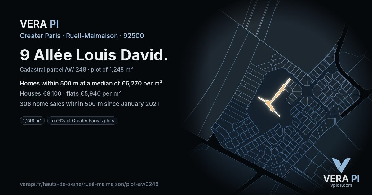 9 Allée Louis David, Rueil-Malmaison at night – the plot lit, the parcels around coloured by the prices near them