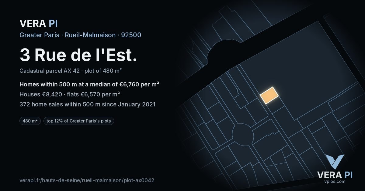 3 Rue de l'Est, Rueil-Malmaison at night – the plot lit, the parcels around coloured by the prices near them