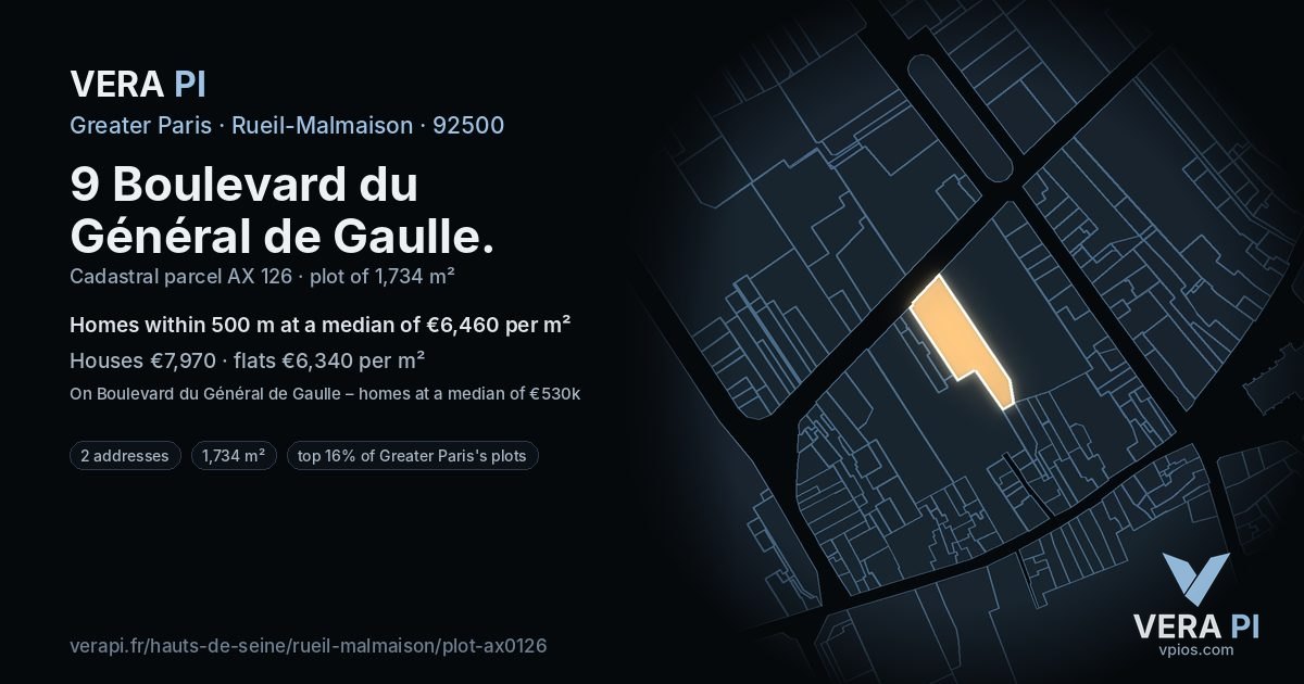 9 Boulevard du Général de Gaulle, Rueil-Malmaison at night – the plot lit, the parcels around coloured by the prices near them