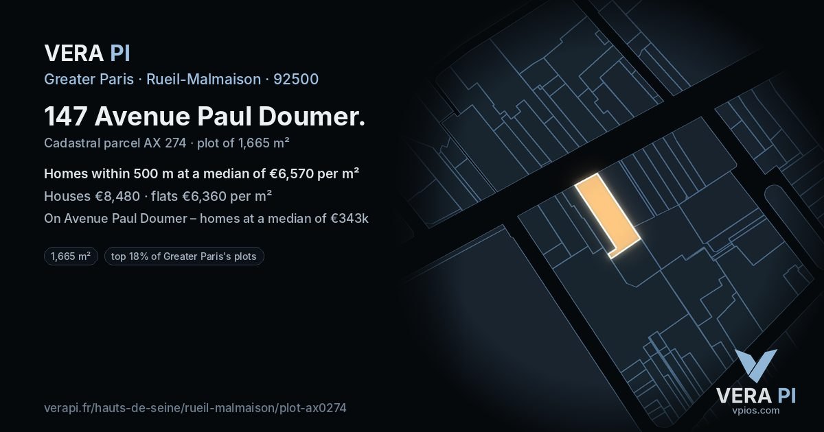 147 Avenue Paul Doumer, Rueil-Malmaison at night – the plot lit, the parcels around coloured by the prices near them