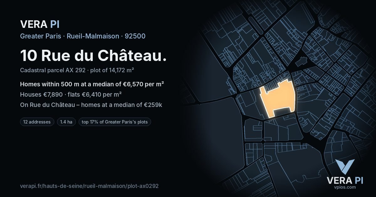 10 Rue du Château, Rueil-Malmaison at night – the plot lit, the parcels around coloured by the prices near them