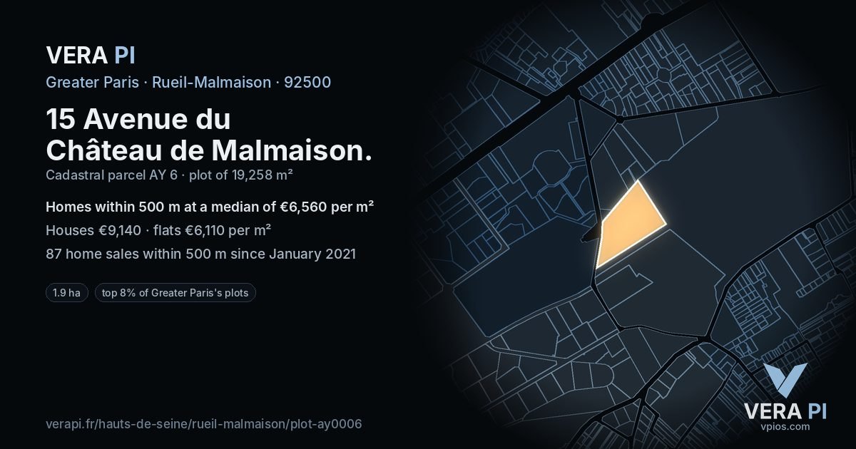 15 Avenue du Château de Malmaison, Rueil-Malmaison at night – the plot lit, the parcels around coloured by the prices near them