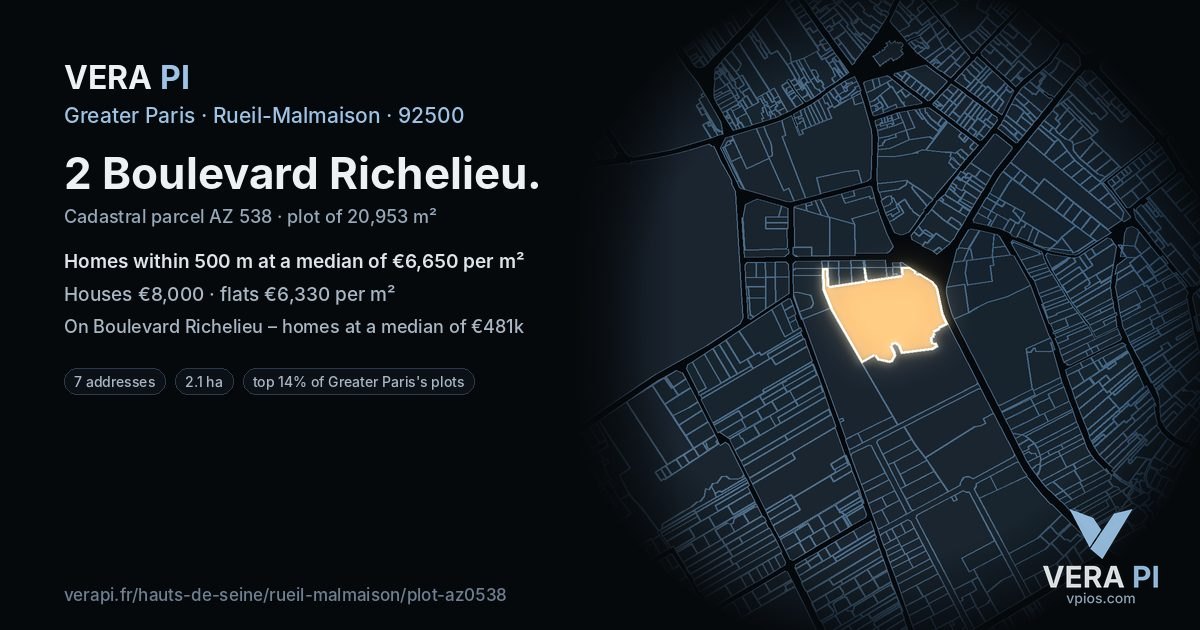 2 Boulevard Richelieu, Rueil-Malmaison at night – the plot lit, the parcels around coloured by the prices near them