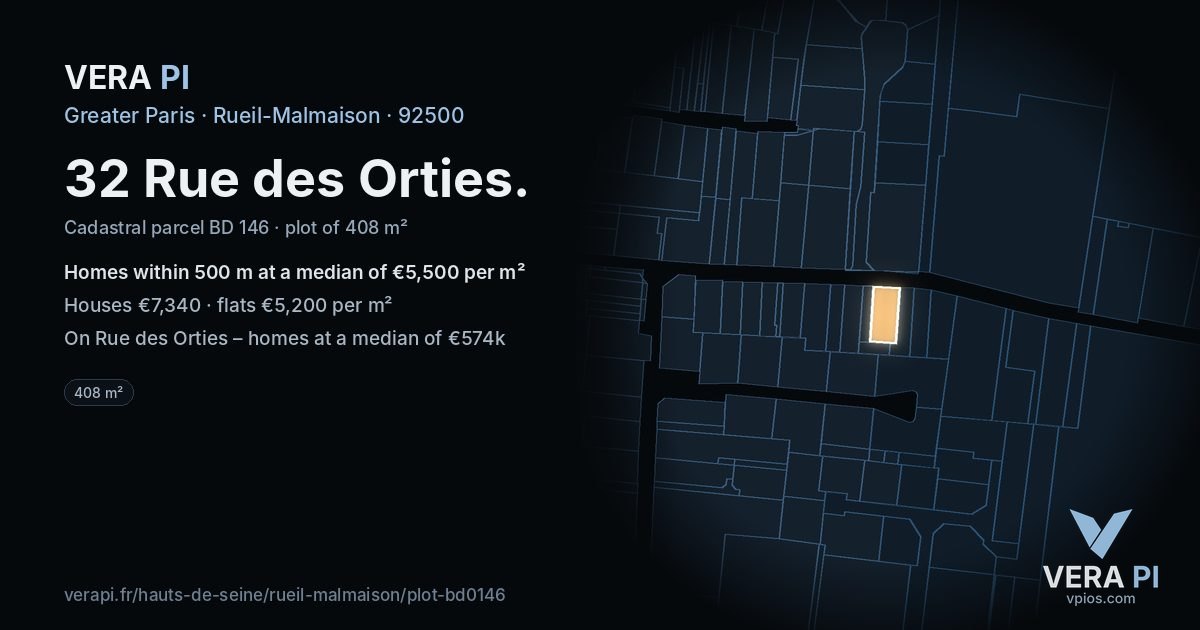 32 Rue des Orties, Rueil-Malmaison at night – the plot lit, the parcels around coloured by the prices near them