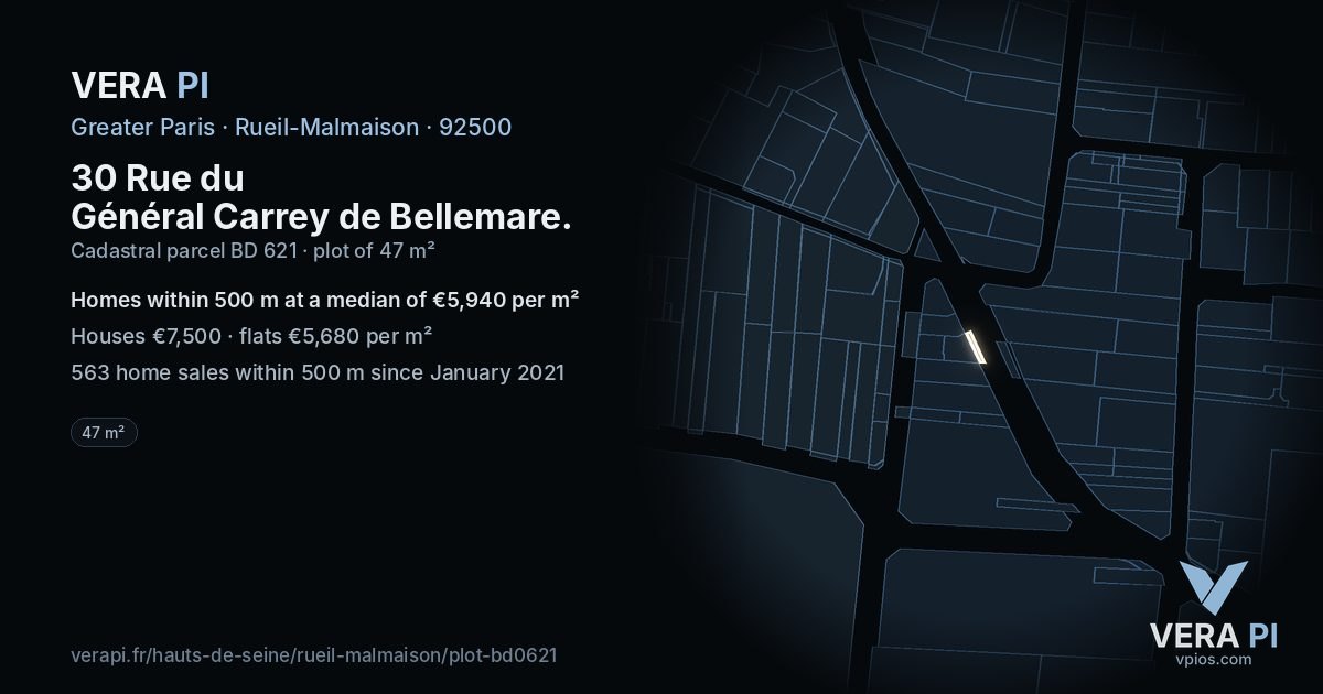 30 Rue du Général Carrey de Bellemare, Rueil-Malmaison at night – the plot lit, the parcels around coloured by the prices near them
