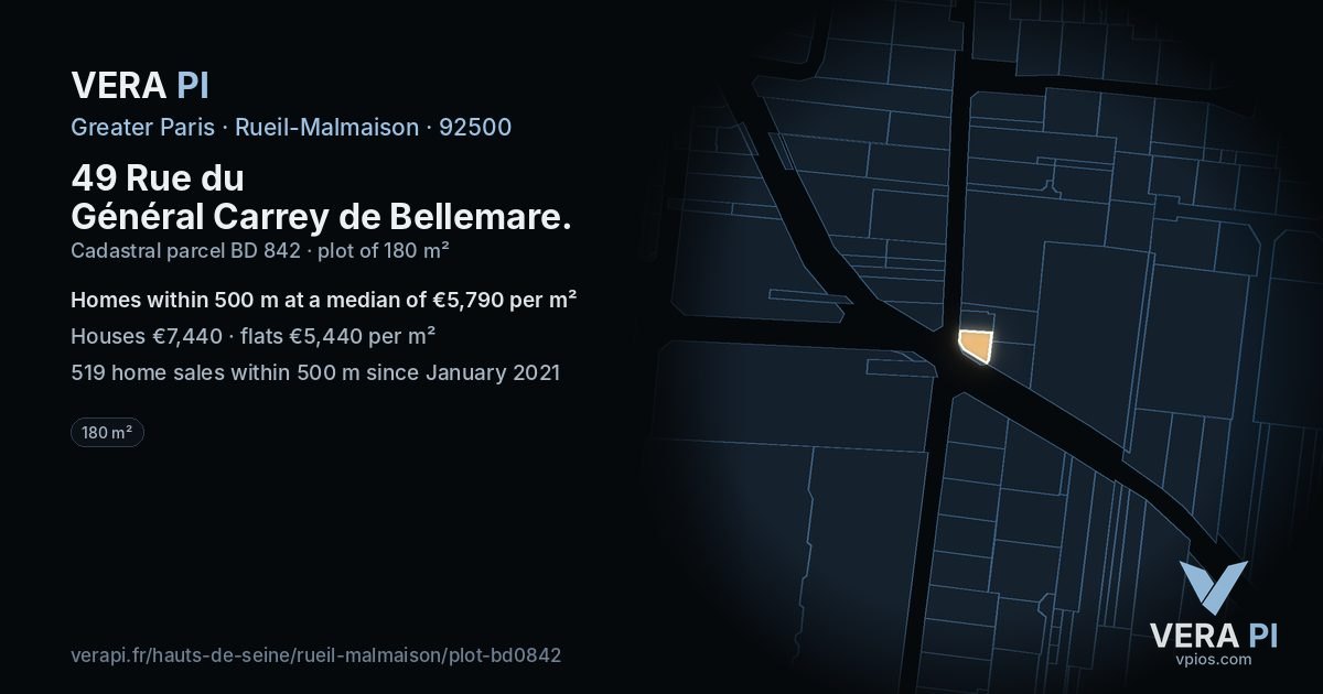 49 Rue du Général Carrey de Bellemare, Rueil-Malmaison at night – the plot lit, the parcels around coloured by the prices near them