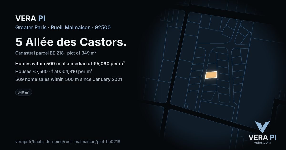 5 Allée des Castors, Rueil-Malmaison at night – the plot lit, the parcels around coloured by the prices near them