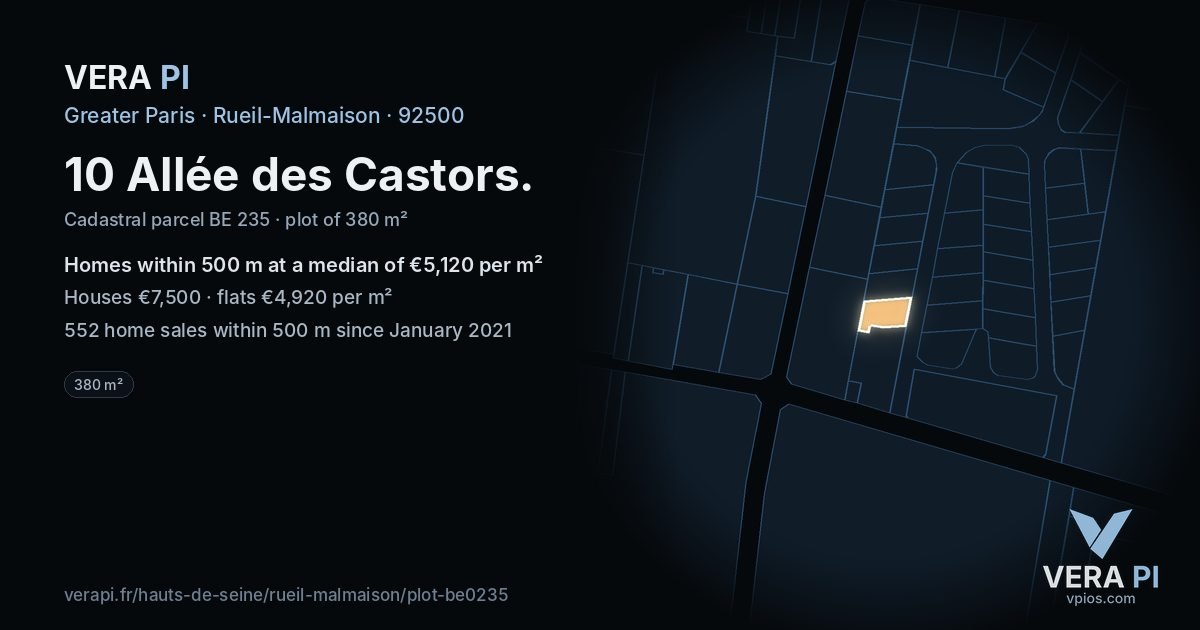 10 Allée des Castors, Rueil-Malmaison at night – the plot lit, the parcels around coloured by the prices near them