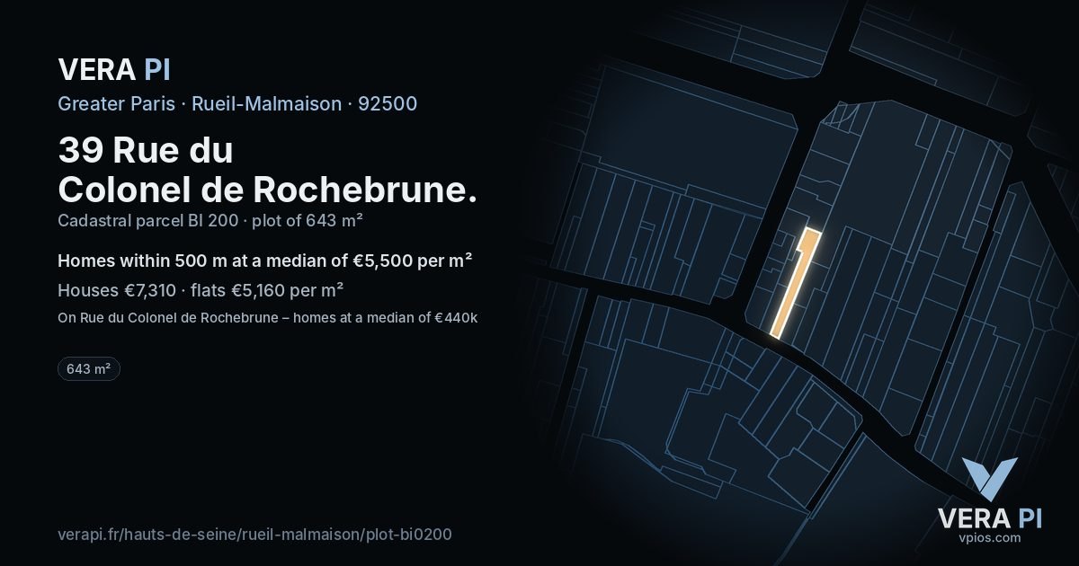 39 Rue du Colonel de Rochebrune, Rueil-Malmaison at night – the plot lit, the parcels around coloured by the prices near them