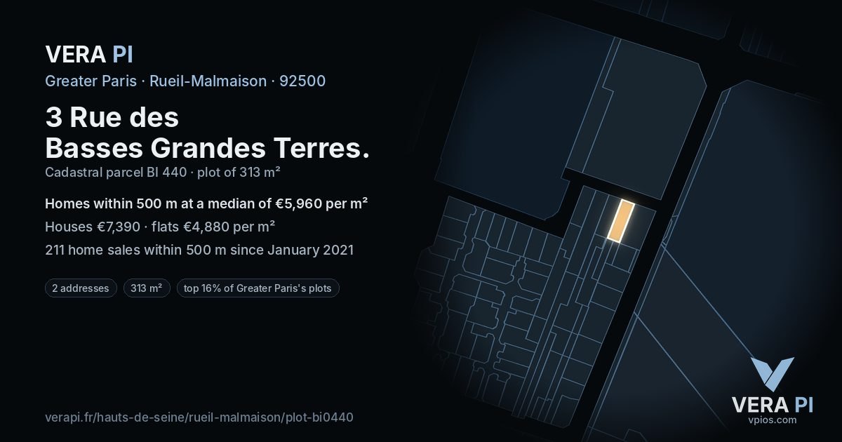 3 Rue des Basses Grandes Terres, Rueil-Malmaison at night – the plot lit, the parcels around coloured by the prices near them