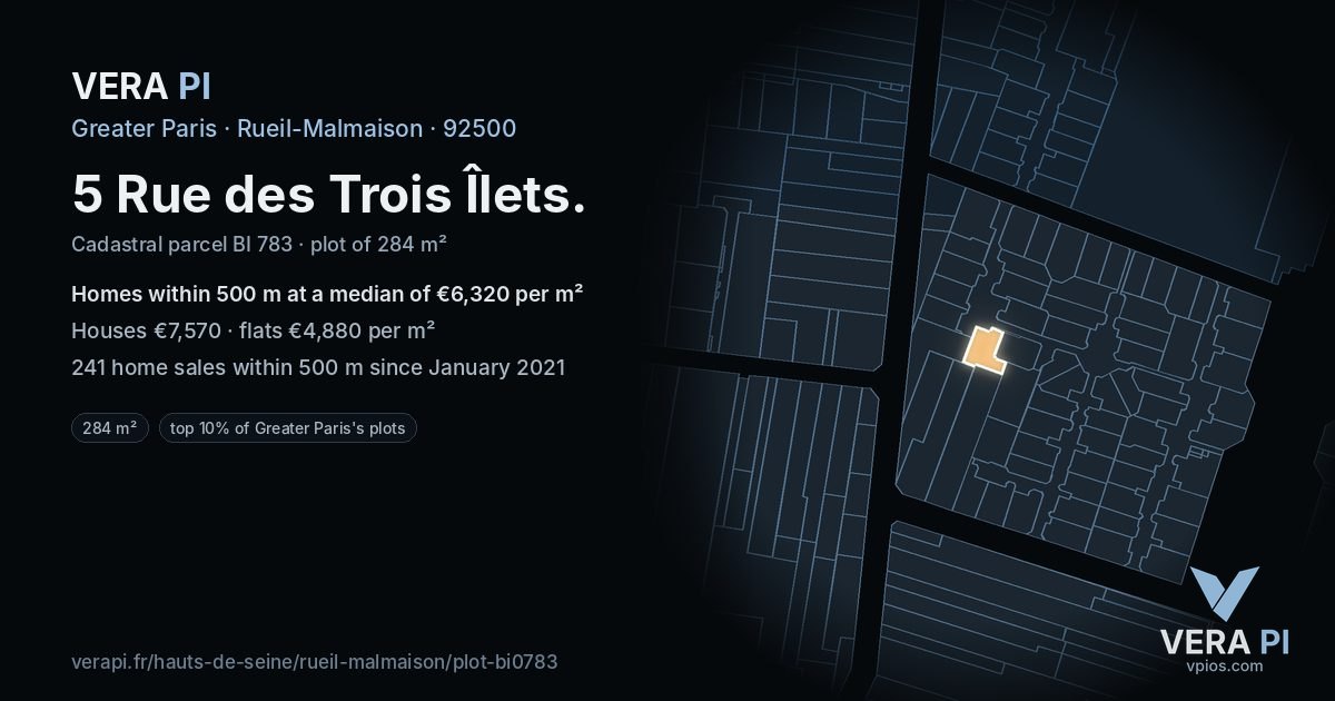 5 Rue des Trois Îlets, Rueil-Malmaison at night – the plot lit, the parcels around coloured by the prices near them