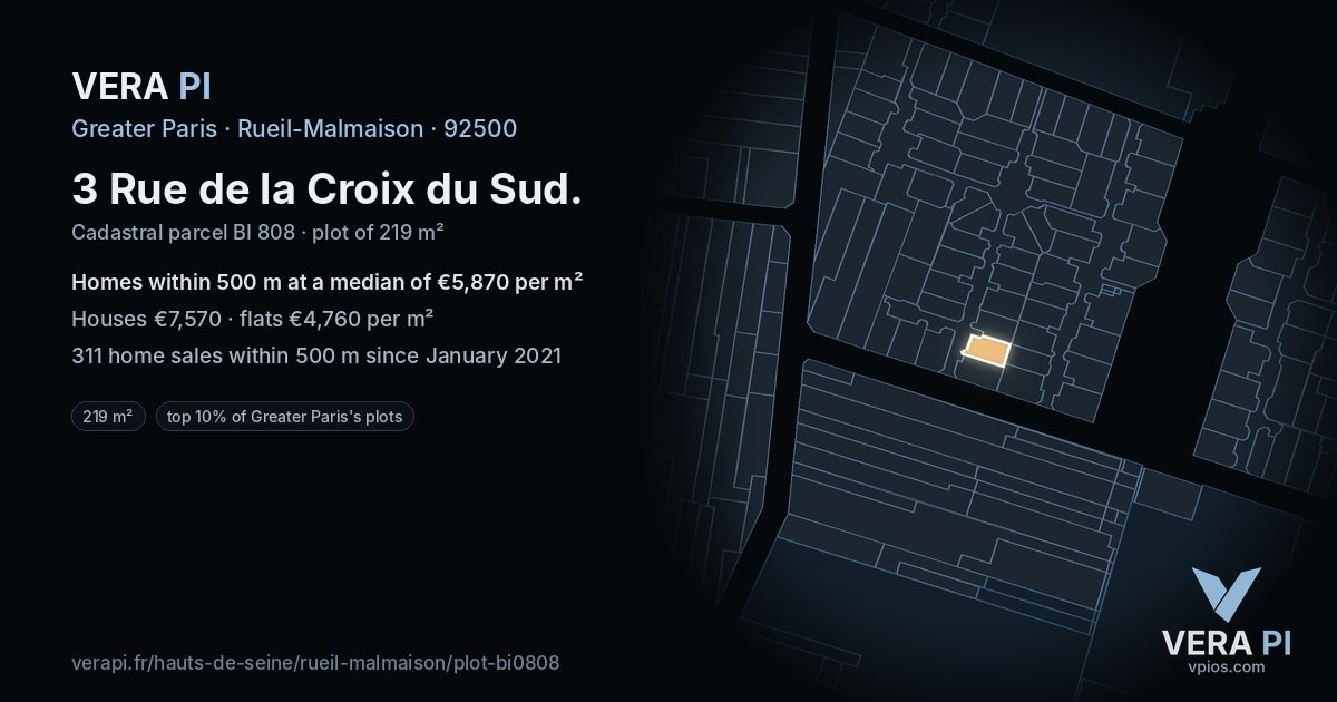 3 Rue de la Croix du Sud, Rueil-Malmaison at night – the plot lit, the parcels around coloured by the prices near them
