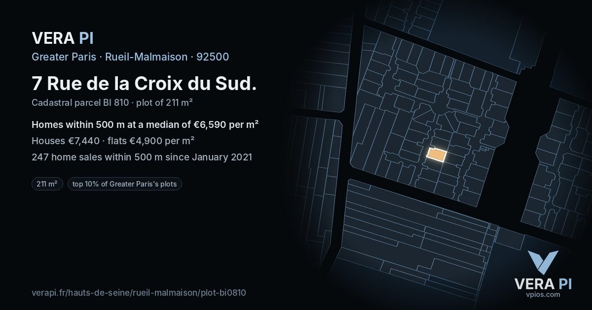 7 Rue de la Croix du Sud, Rueil-Malmaison at night – the plot lit, the parcels around coloured by the prices near them