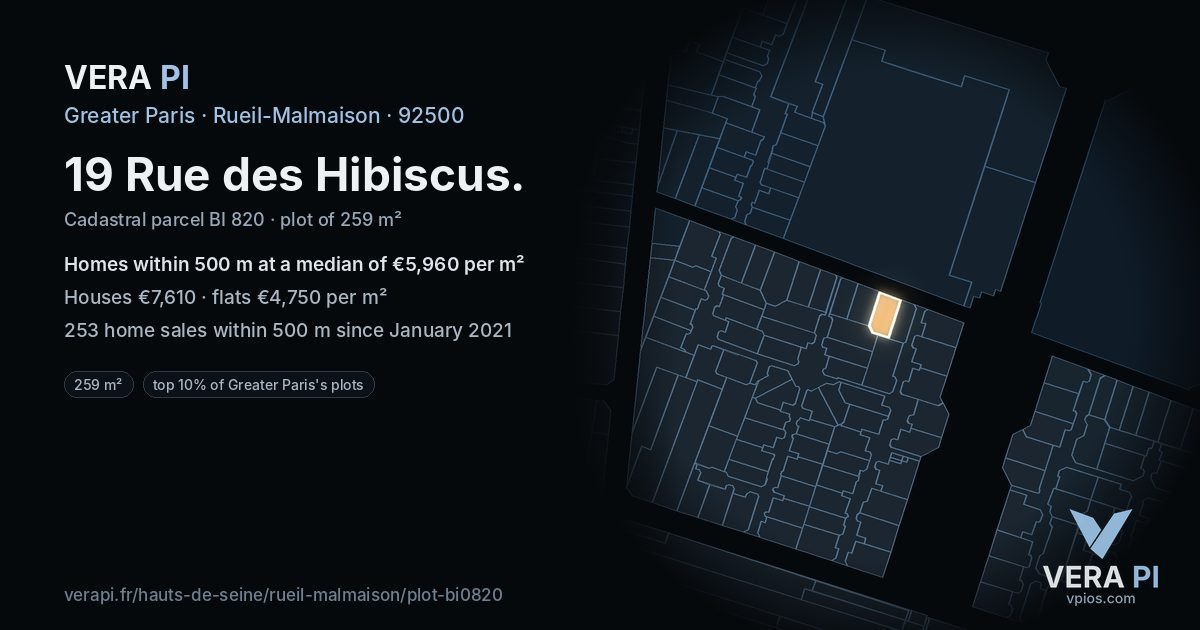 19 Rue des Hibiscus, Rueil-Malmaison at night – the plot lit, the parcels around coloured by the prices near them