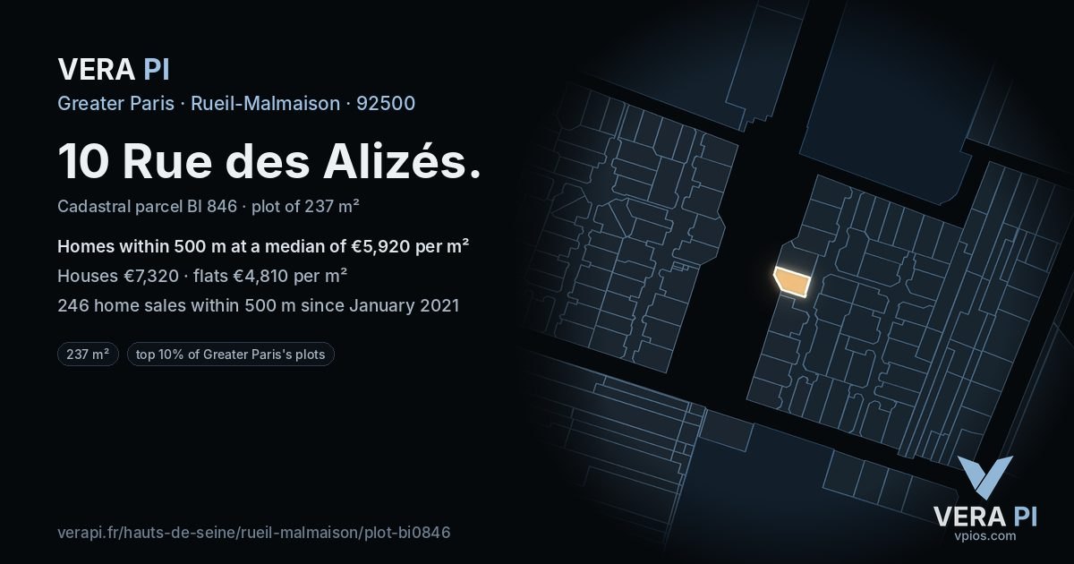 10 Rue des Alizés, Rueil-Malmaison at night – the plot lit, the parcels around coloured by the prices near them