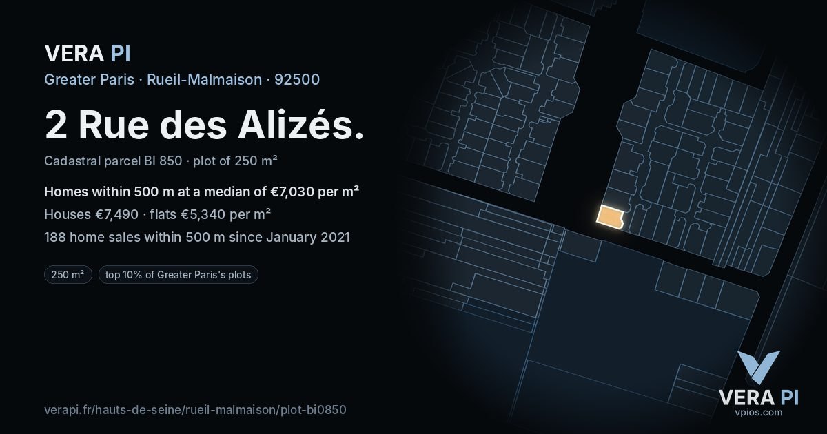 2 Rue des Alizés, Rueil-Malmaison at night – the plot lit, the parcels around coloured by the prices near them