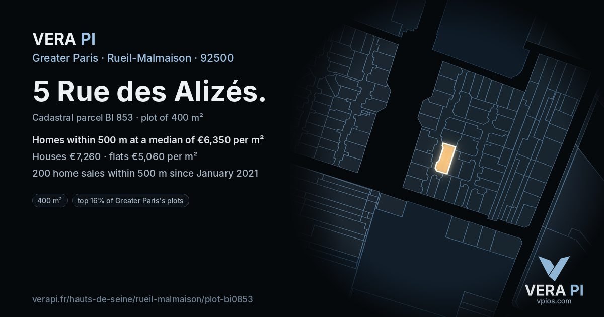 5 Rue des Alizés, Rueil-Malmaison at night – the plot lit, the parcels around coloured by the prices near them