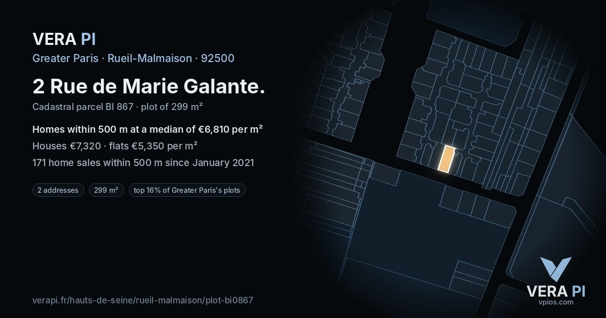 2 Rue de Marie Galante, Rueil-Malmaison at night – the plot lit, the parcels around coloured by the prices near them