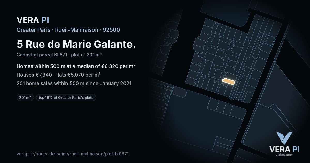 5 Rue de Marie Galante, Rueil-Malmaison at night – the plot lit, the parcels around coloured by the prices near them