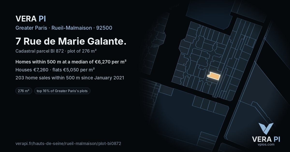 7 Rue de Marie Galante, Rueil-Malmaison at night – the plot lit, the parcels around coloured by the prices near them