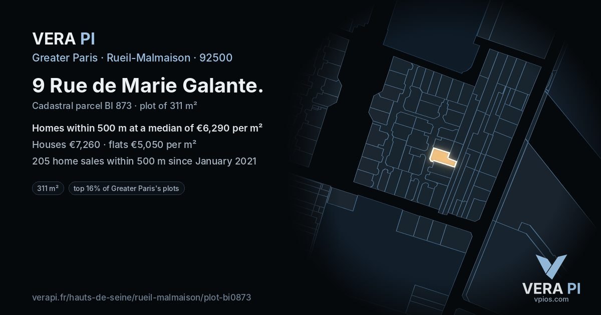 9 Rue de Marie Galante, Rueil-Malmaison at night – the plot lit, the parcels around coloured by the prices near them