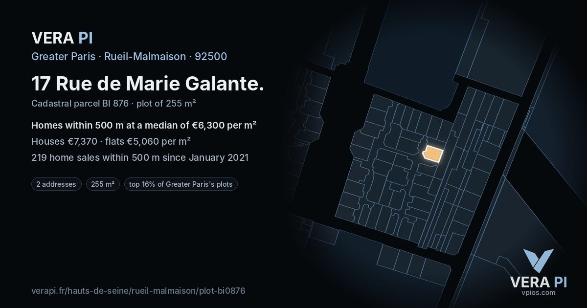 17 Rue de Marie Galante, Rueil-Malmaison at night – the plot lit, the parcels around coloured by the prices near them