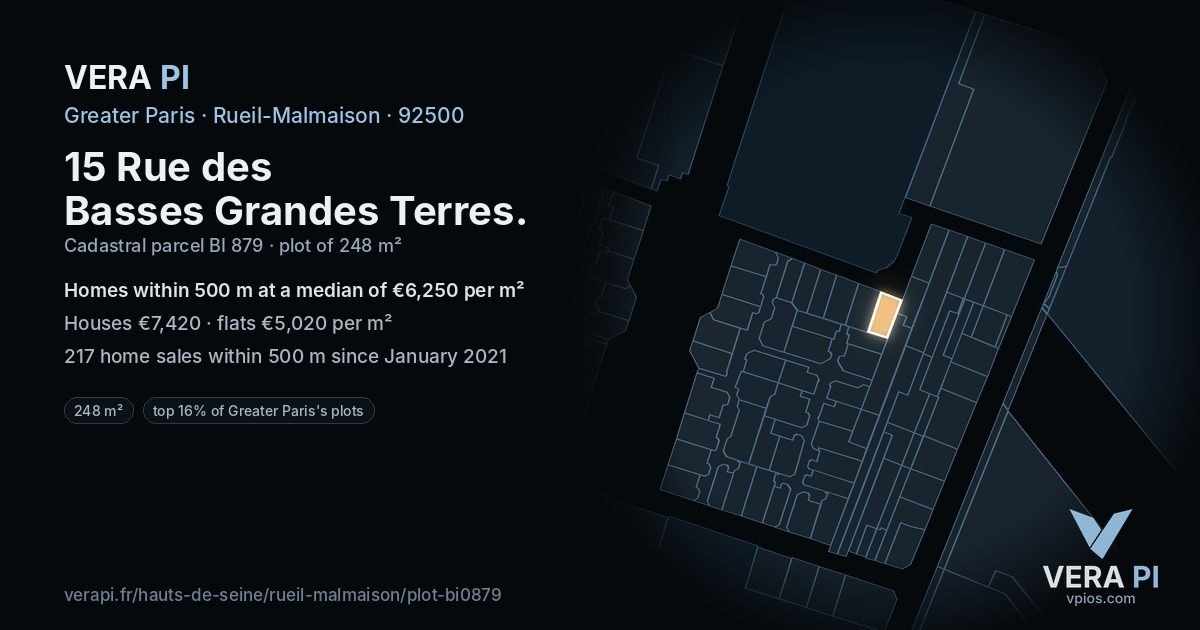 15 Rue des Basses Grandes Terres, Rueil-Malmaison at night – the plot lit, the parcels around coloured by the prices near them
