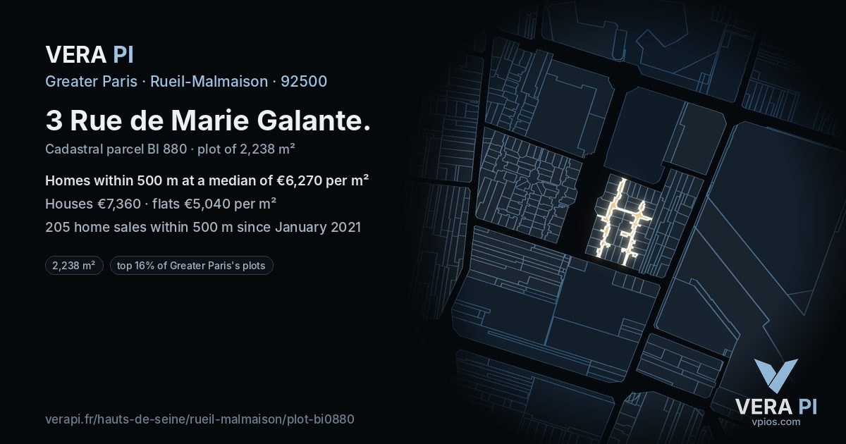 3 Rue de Marie Galante, Rueil-Malmaison at night – the plot lit, the parcels around coloured by the prices near them