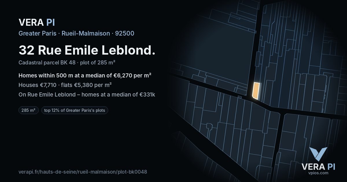 32 Rue Emile Leblond, Rueil-Malmaison at night – the plot lit, the parcels around coloured by the prices near them