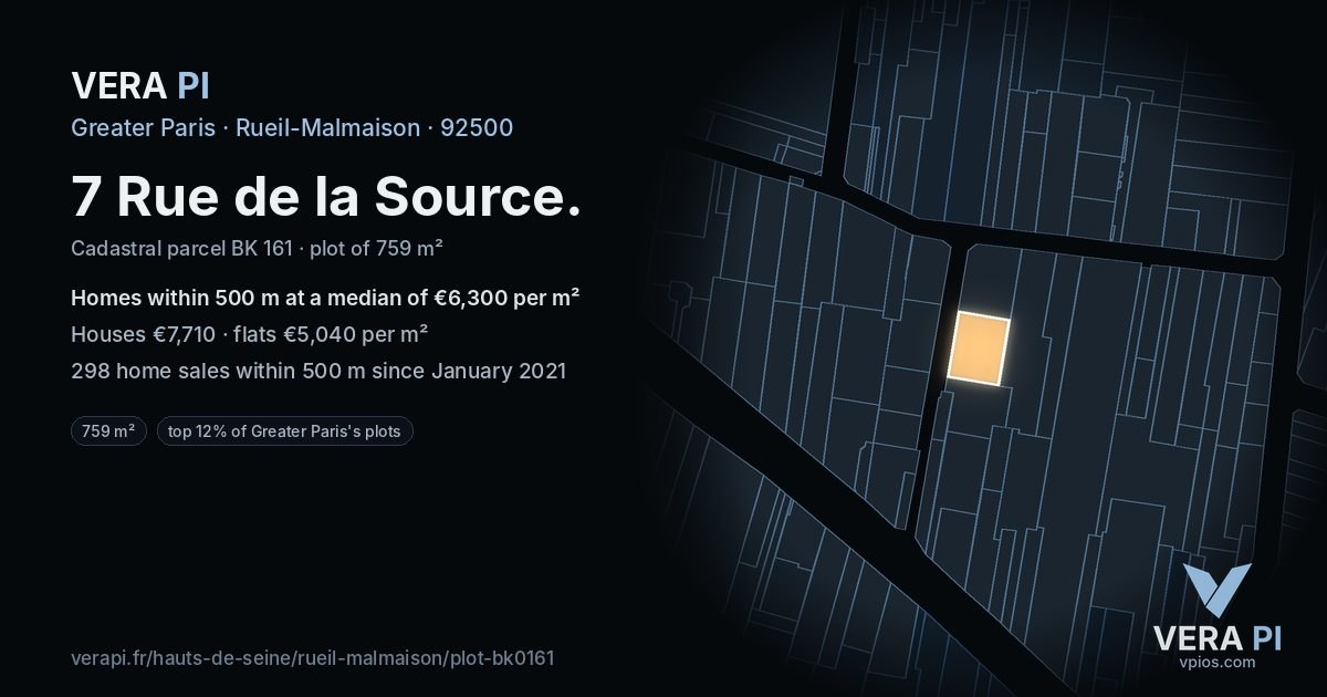7 Rue de la Source, Rueil-Malmaison at night – the plot lit, the parcels around coloured by the prices near them