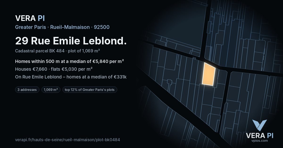 29 Rue Emile Leblond, Rueil-Malmaison at night – the plot lit, the parcels around coloured by the prices near them