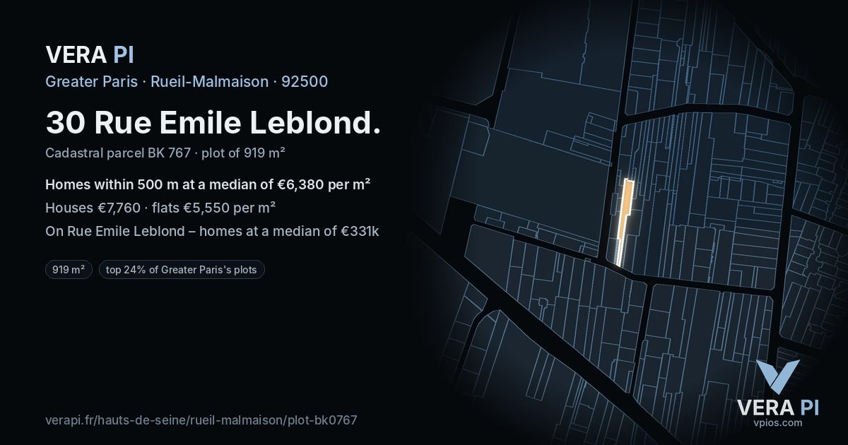 30 Rue Emile Leblond, Rueil-Malmaison at night – the plot lit, the parcels around coloured by the prices near them
