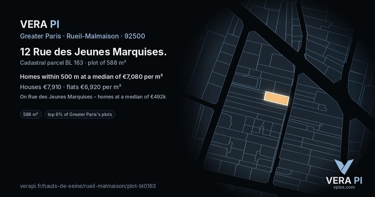 12 Rue des Jeunes Marquises, Rueil-Malmaison at night – the plot lit, the parcels around coloured by the prices near them