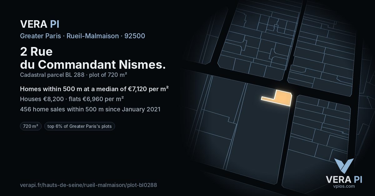 2 Rue du Commandant Nismes, Rueil-Malmaison at night – the plot lit, the parcels around coloured by the prices near them