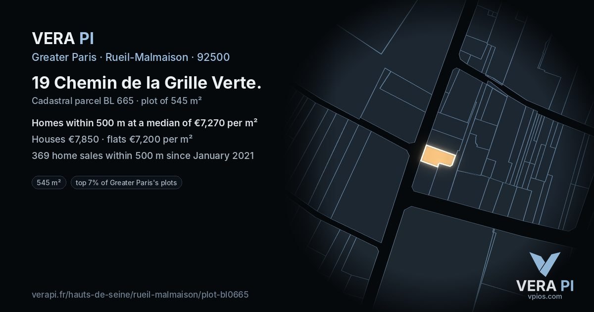 19 Chemin de la Grille Verte, Rueil-Malmaison at night – the plot lit, the parcels around coloured by the prices near them