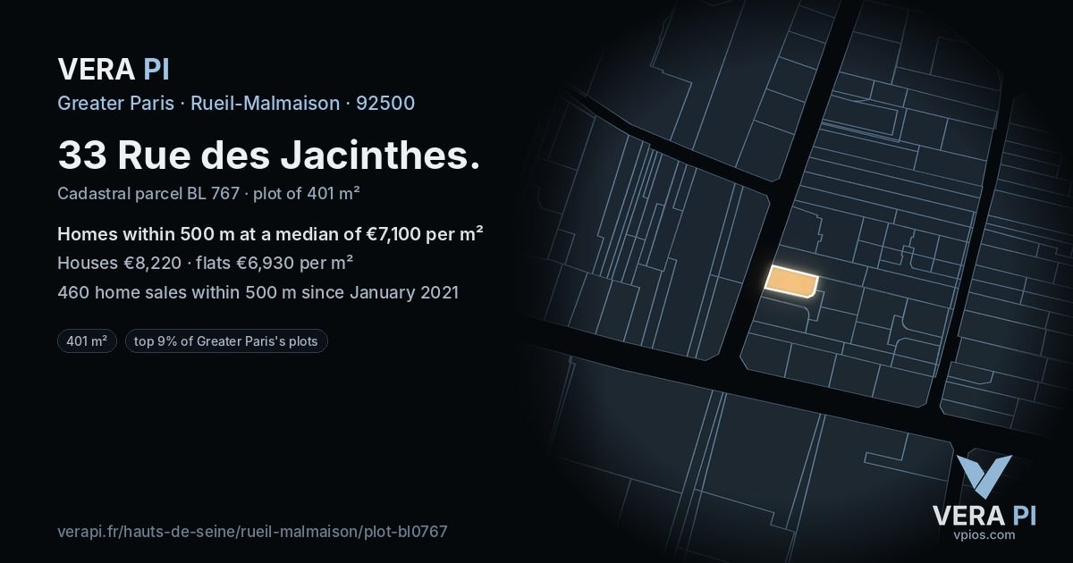 33 Rue des Jacinthes, Rueil-Malmaison at night – the plot lit, the parcels around coloured by the prices near them