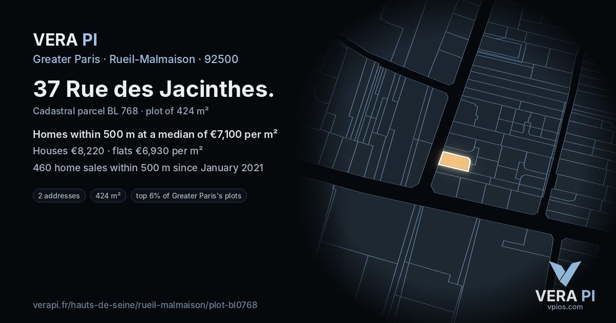 37 Rue des Jacinthes, Rueil-Malmaison at night – the plot lit, the parcels around coloured by the prices near them