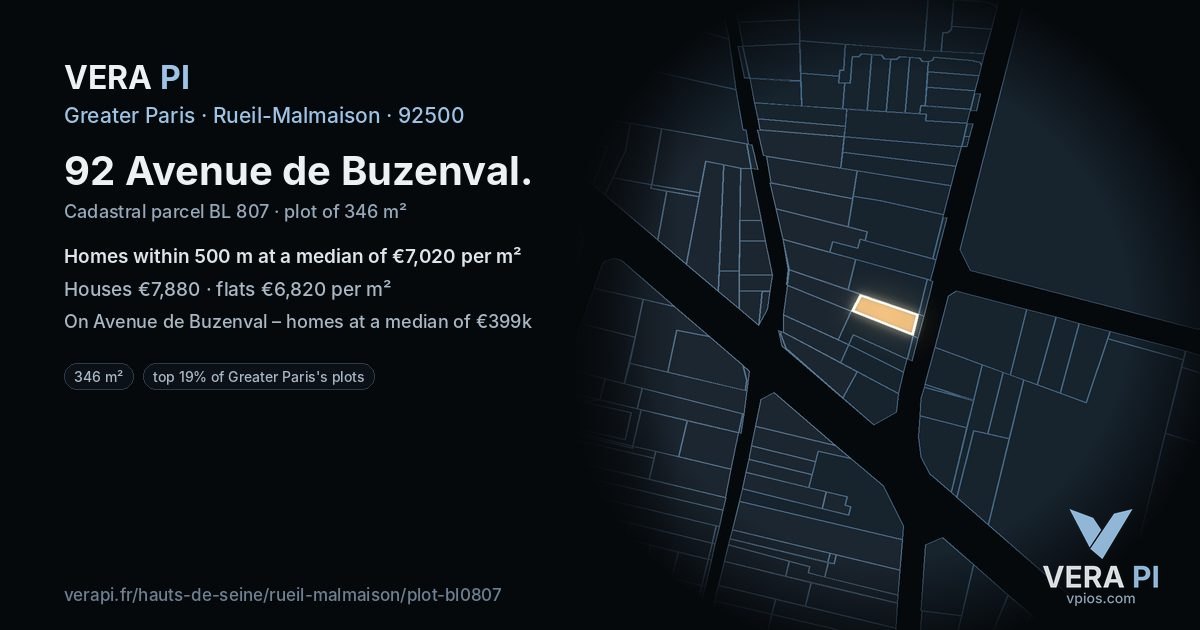 92 Avenue de Buzenval, Rueil-Malmaison at night – the plot lit, the parcels around coloured by the prices near them