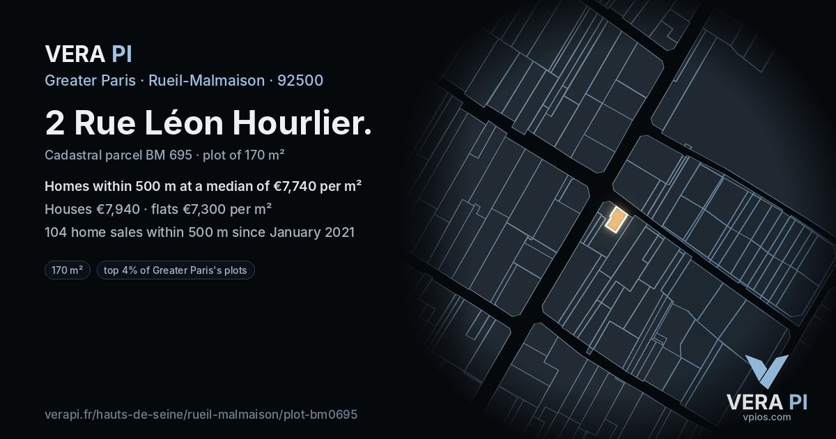 2 Rue Léon Hourlier, Rueil-Malmaison at night – the plot lit, the parcels around coloured by the prices near them