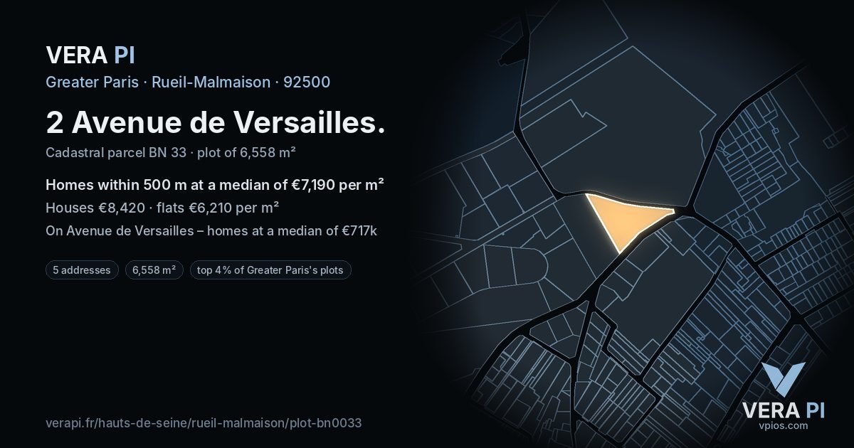 2 Avenue de Versailles, Rueil-Malmaison at night – the plot lit, the parcels around coloured by the prices near them