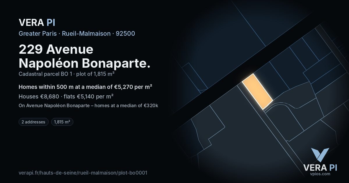 229 Avenue Napoléon Bonaparte, Rueil-Malmaison at night – the plot lit, the parcels around coloured by the prices near them