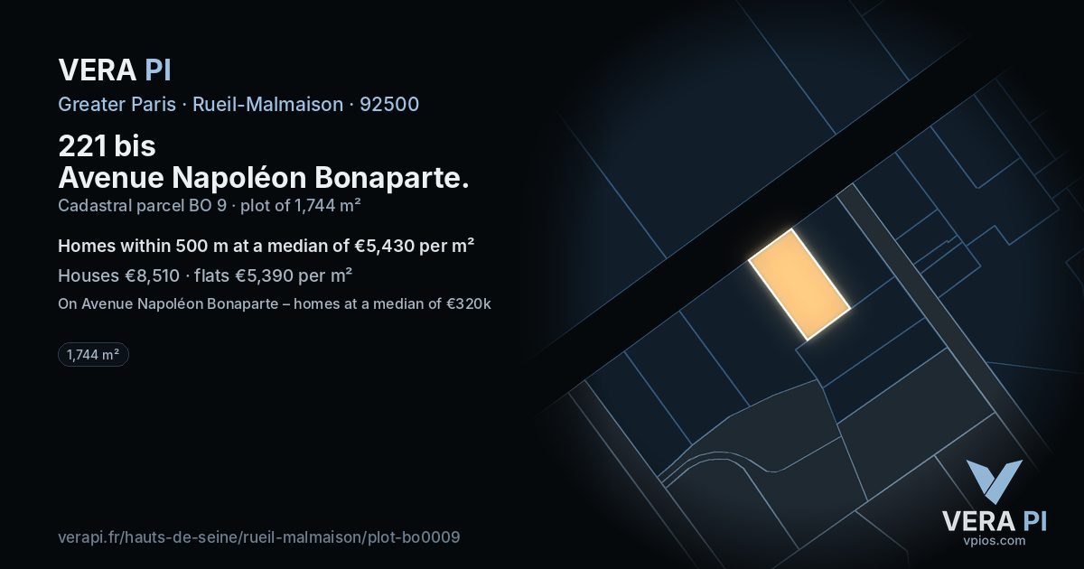 221 bis Avenue Napoléon Bonaparte, Rueil-Malmaison at night – the plot lit, the parcels around coloured by the prices near them