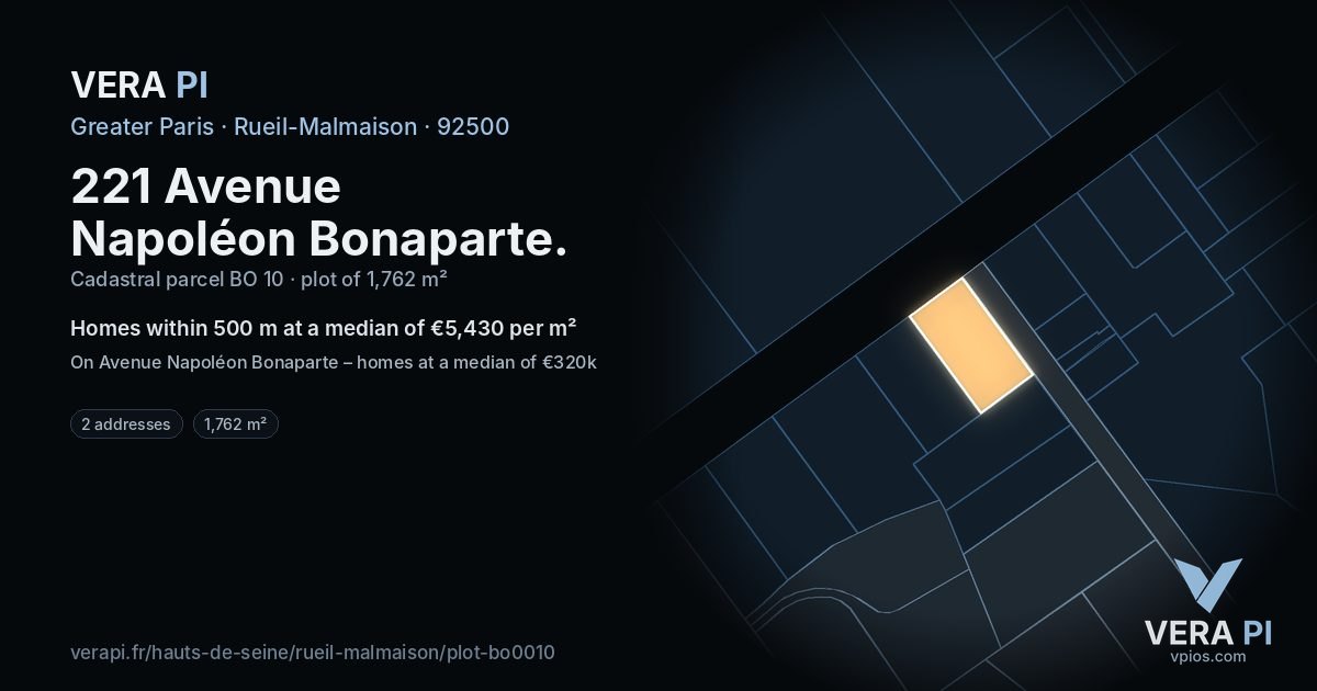 221 Avenue Napoléon Bonaparte, Rueil-Malmaison at night – the plot lit, the parcels around coloured by the prices near them