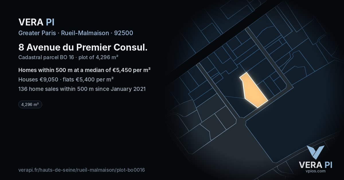 8 Avenue du Premier Consul, Rueil-Malmaison at night – the plot lit, the parcels around coloured by the prices near them