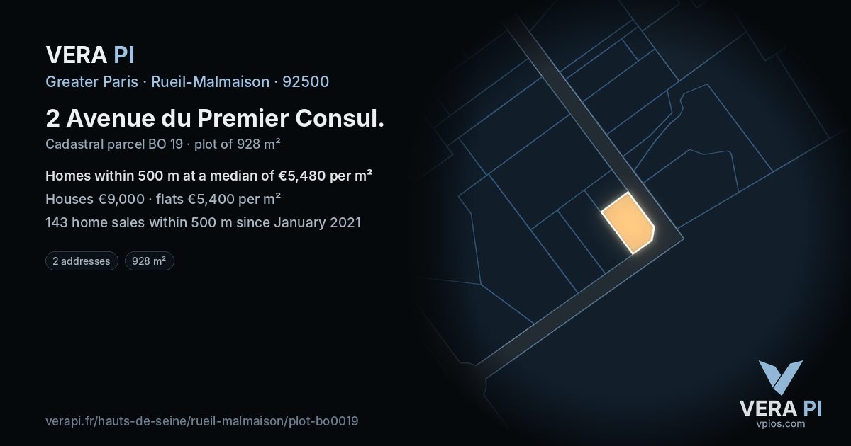 2 Avenue du Premier Consul, Rueil-Malmaison at night – the plot lit, the parcels around coloured by the prices near them
