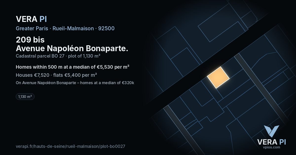 209 bis Avenue Napoléon Bonaparte, Rueil-Malmaison at night – the plot lit, the parcels around coloured by the prices near them