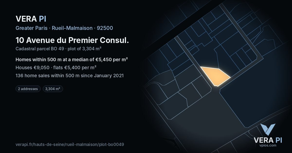 10 Avenue du Premier Consul, Rueil-Malmaison at night – the plot lit, the parcels around coloured by the prices near them