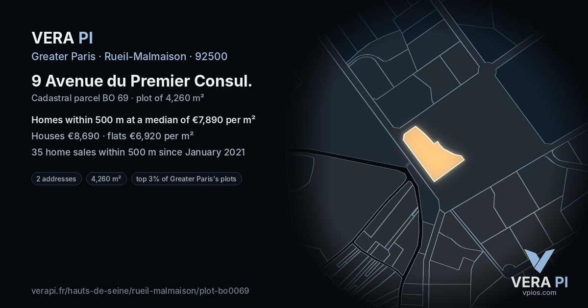 9 Avenue du Premier Consul, Rueil-Malmaison at night – the plot lit, the parcels around coloured by the prices near them