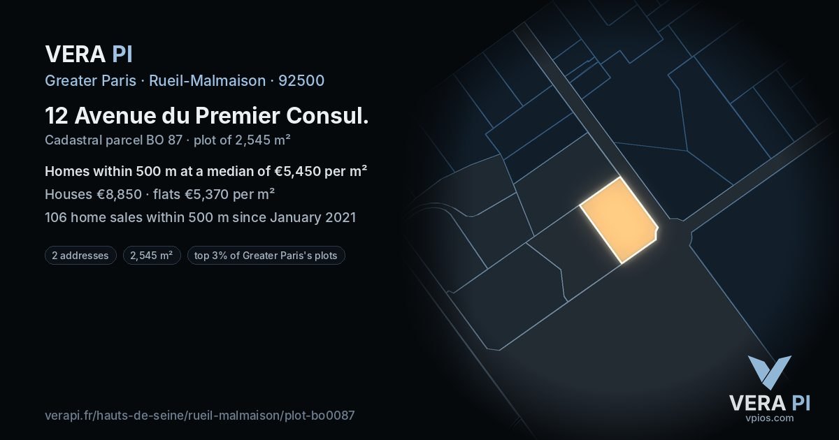 12 Avenue du Premier Consul, Rueil-Malmaison at night – the plot lit, the parcels around coloured by the prices near them